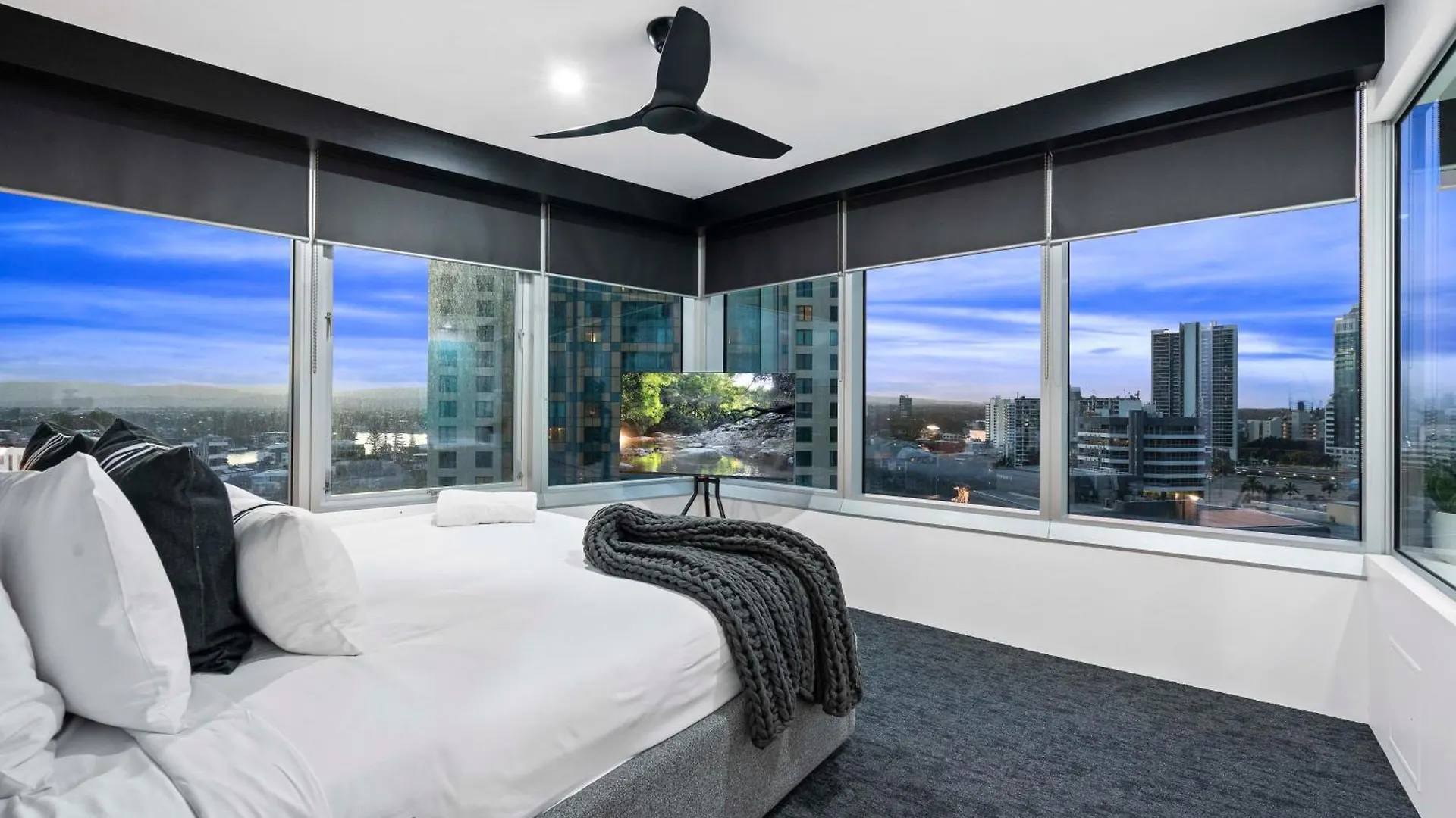 Q Tower At Surfers Paradise - Self Contained Apartments Gold Coast