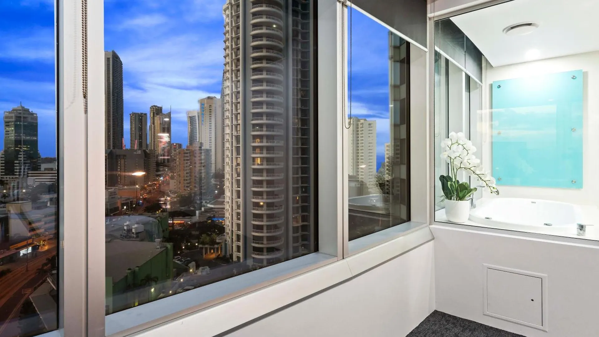 Q Tower At Surfers Paradise - Self Contained Apartments Gold Coast Avustralya