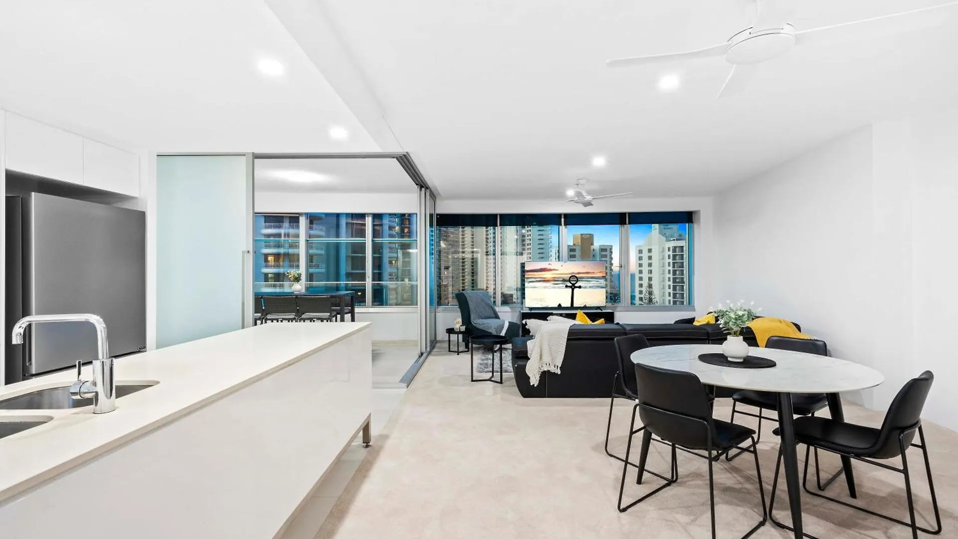 Q Tower At Surfers Paradise - Self Contained Apartments Gold Coast