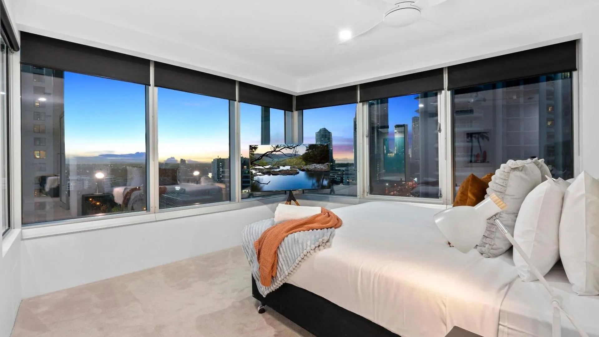 Q Tower At Surfers Paradise - Self Contained Apartments Gold Coast