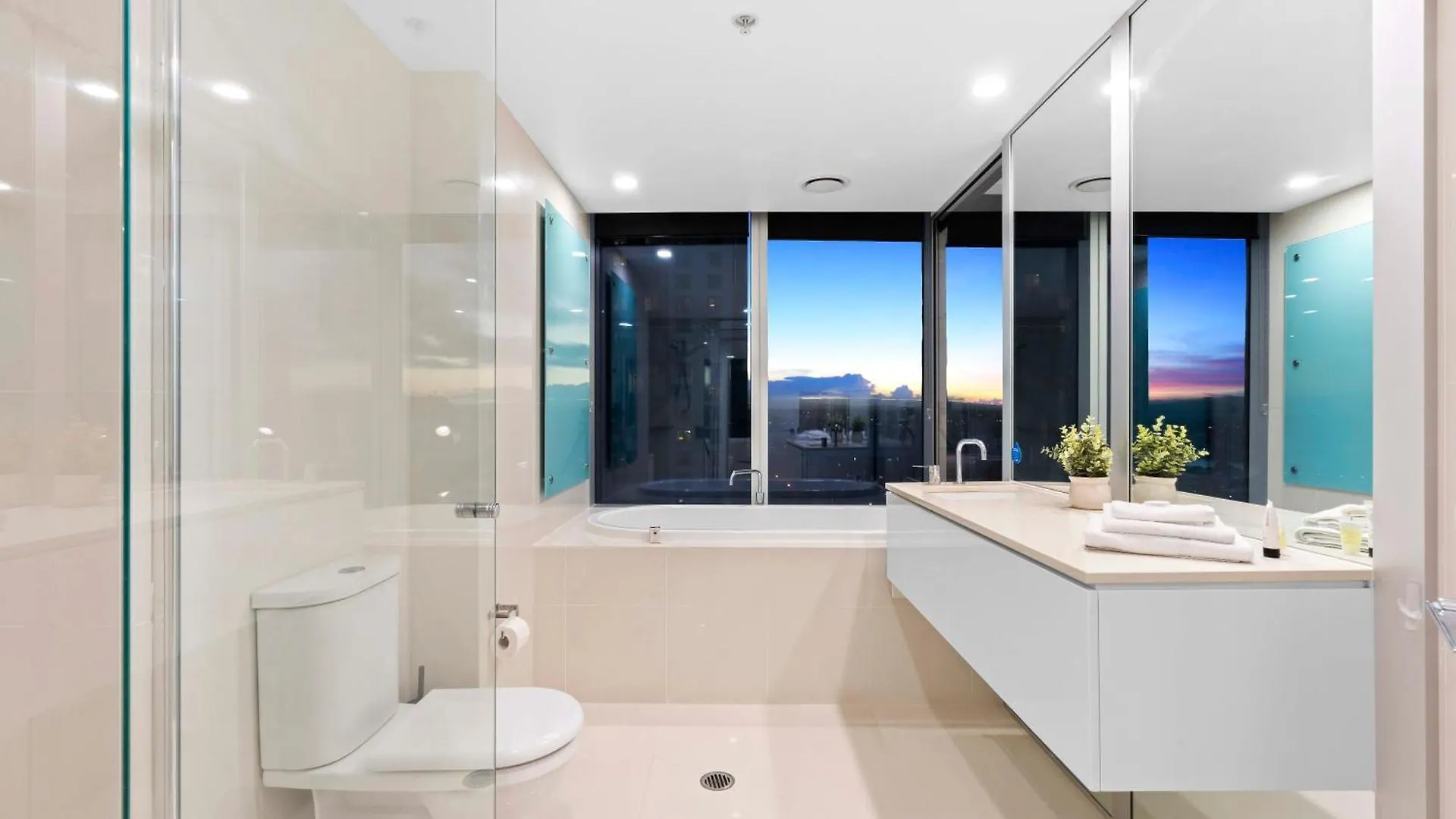 Q Tower At Surfers Paradise - Self Contained Apartments Gold Coast